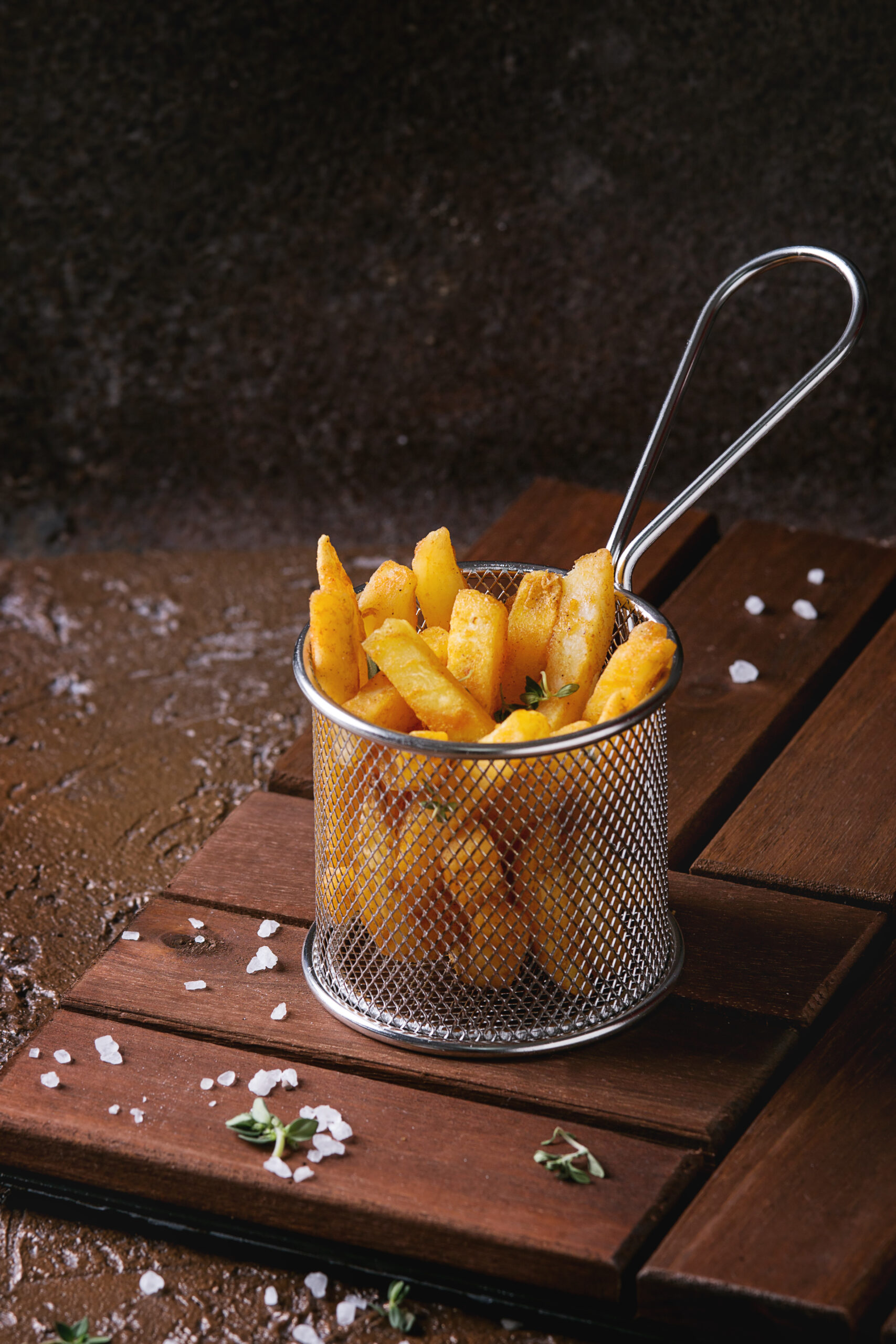 Traditional,French,Fries,Potatoes,Served,In,Frying,Basket,With,Salt,